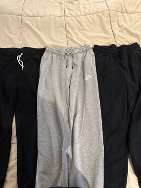 Lot of 3 women’s joggers - size S/XS